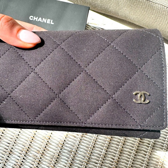 Chanel eyeglass/sunglass case - Picture 2 of 7